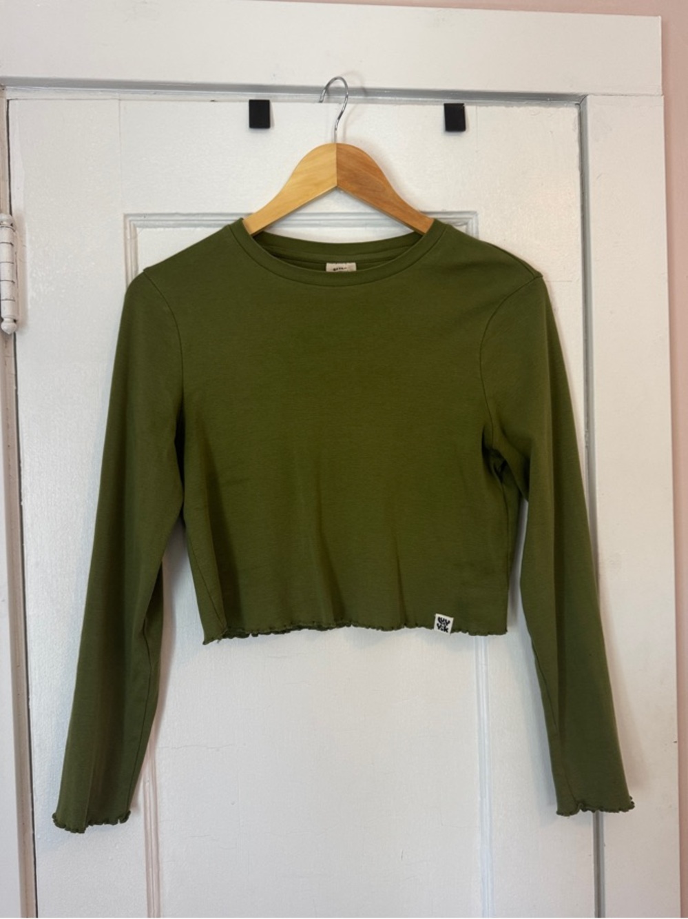 Lucy and Yak Women’s Organic Cotton Green Long Sleeve Cropped Top